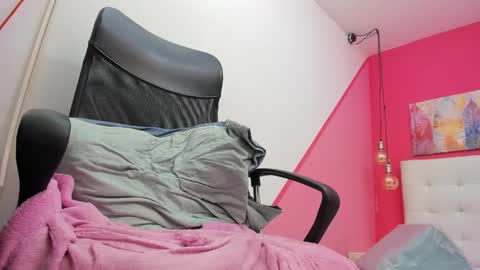 Snapshot of claire_aristizabal chatting on 02.20.25 claire aristizabal online show from 02.20.25