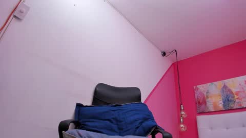 Snapshot of claire_aristizabal chatting on 02.21.25 claire aristizabal online show from 02.21.25