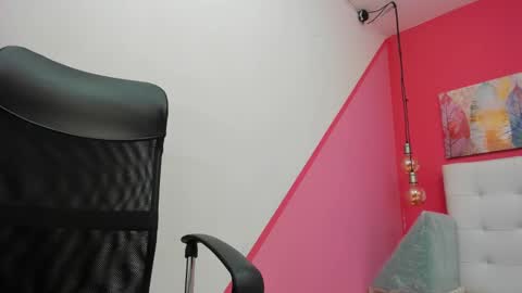 Snapshot of claire_aristizabal chatting on 02.22.25 claire aristizabal online show from 02.22.25