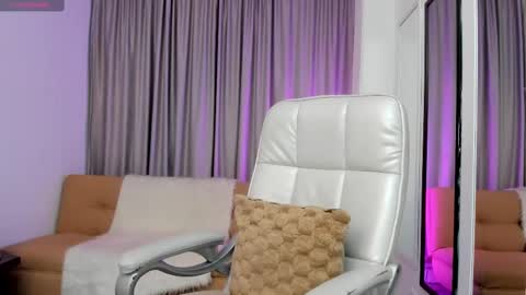 Snapshot of claire_aristizabal chatting on 10.21.25 claire aristizabal online show from 10.21.25