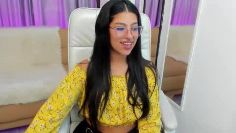 Snapshot of claire_aristizabal chatting on 11.18.25 claire aristizabal online show from 11.18.25