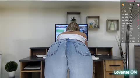 Snapshot of classy_medeeea chatting on 02.21.25 Deea xxx online show from 02.21.25