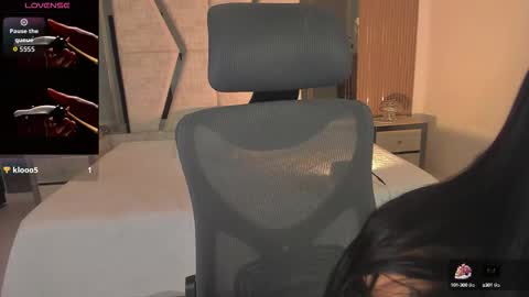 Cleo Adams online show from 10.03.25