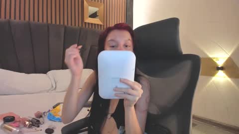 cleowhite_ online show from 11.02.25