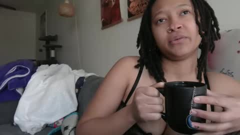 Snapshot of clioenchants chatting on 02.11.25 High Queen Clio online show from 02.11.25