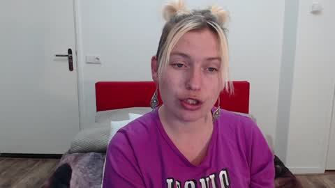 Snapshot of clittytastic chatting on 02.04.25 Syl online show from 02.04.25