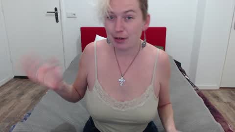 Snapshot of clittytastic chatting on 02.06.25 Syl online show from 02.06.25