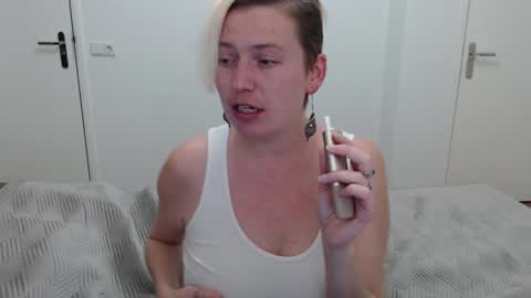 Snapshot of clittytastic chatting on 02.06.25 Syl online show from 02.06.25