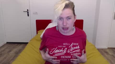 Snapshot of clittytastic chatting on 02.23.25 Syl online show from 02.23.25