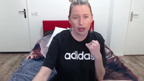 Snapshot of clittytastic chatting on 03.04.25 Syl online show from 03.04.25