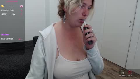 Snapshot of clittytastic chatting on 10.08.25 Syl online show from 10.08.25