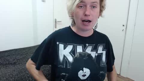 Snapshot of clittytastic chatting on 10.12.25 Syl online show from 10.12.25