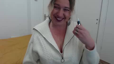 Snapshot of clittytastic chatting on 11.10.25 Syl online show from 11.10.25