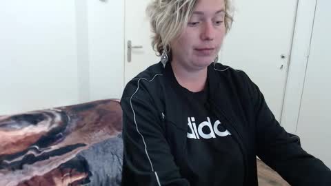 Snapshot of clittytastic chatting on 11.19.25 Syl online show from 11.19.25