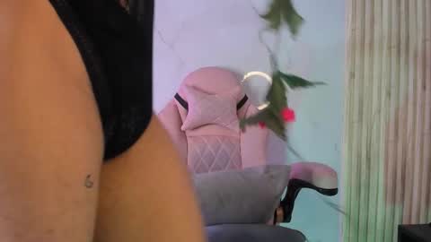 Snapshot of cloe_morningstarr chatting on 11.22.25 Cloe online show from 11.22.25