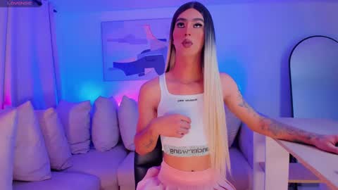 CLOE REMINTON online show from 01.04.25