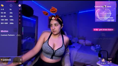 cloe small online show from 10.08.25