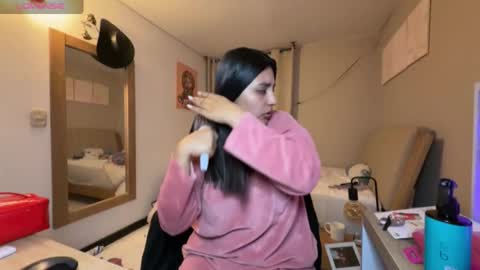 cloe small online show from 01.07.26