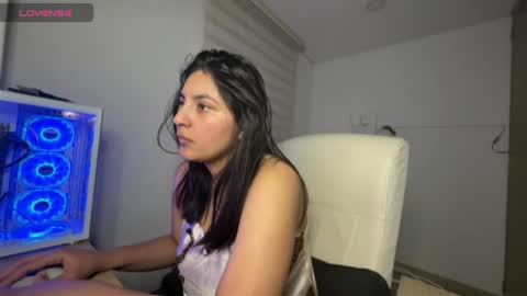 cloe small online show from 04.21.26