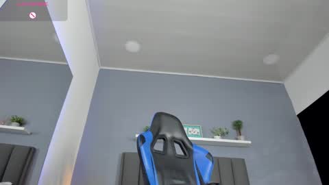 Snapshot of cloe_yeraldy_ chatting on 10.11.25 CHARLOTTE online show from 10.11.25