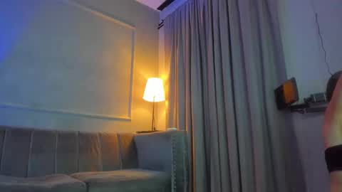 Snapshot of cloedurant chatting on 09.18.25 cloedurant online show from 09.18.25