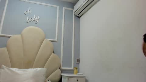 Snapshot of cloedurant chatting on 09.27.25 cloedurant online show from 09.27.25