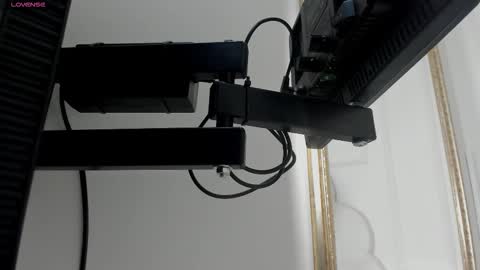 Snapshot of cloedurant chatting on 10.17.25 cloedurant online show from 10.17.25