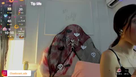 Snapshot of cloedurant chatting on 10.29.25 cloedurant online show from 10.29.25