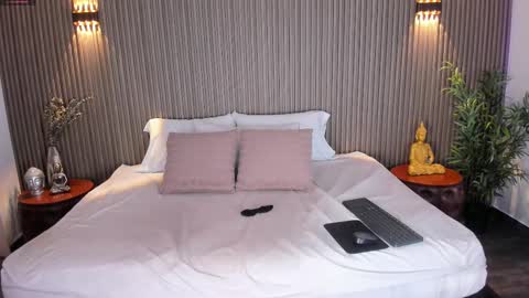 Cloe Harp  online show from 10.09.25