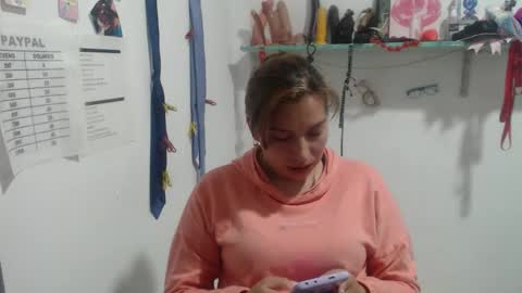 Snapshot of cloepussy chatting on 09.10.25 cloepussy online show from 09.10.25