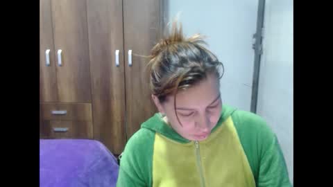 Snapshot of cloepussy chatting on 10.14.25 cloepussy online show from 10.14.25