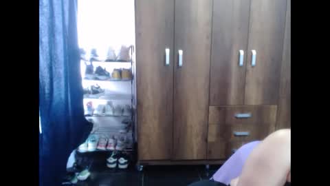 Snapshot of cloepussy chatting on 11.25.25 cloepussy online show from 11.25.25