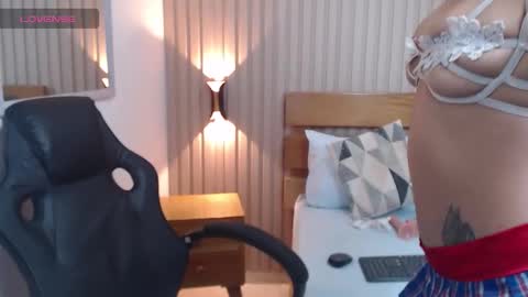 C L O E Y  online show from 12.05.25