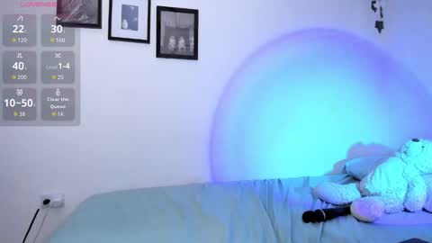 Snapshot of clohe_j chatting on 11.19.25 clohe_j online show from 11.19.25