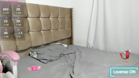 Snapshot of cloverrmoon chatting on 01.25.25 clover online show from 01.25.25