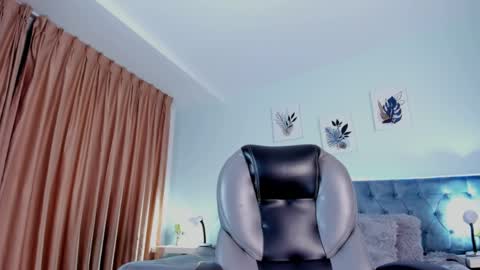 Snapshot of clown_face chatting on 06.05.26 emely dolce online show from 06.05.26