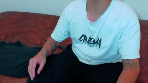 Snapshot of clydexxxbunny chatting on 12.31.24 Clyde and Bunny online show from 12.31.24