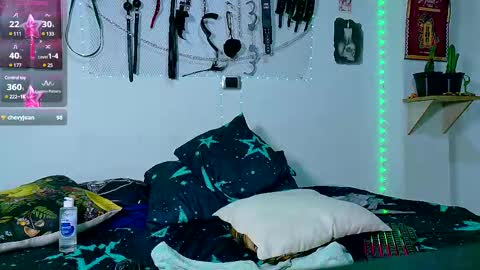 Snapshot of clydexxxbunny chatting on 03.05.25 Clyde and Bunny online show from 03.05.25