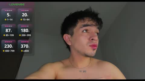 Snapshot of cmzo_ chatting on 11.17.25 Johan online show from 11.17.25