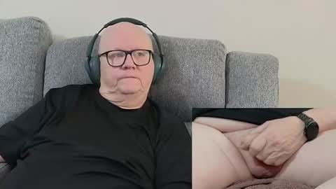 Snapshot of cockneymack51 chatting on 11.05.25 Charlie. online show from 11.05.25