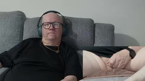 Snapshot of cockneymack51 chatting on 11.06.25 Charlie. online show from 11.06.25