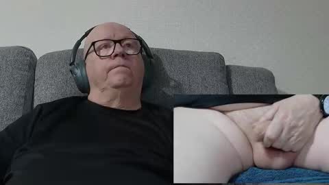 Snapshot of cockneymack51 chatting on 02.24.26 Charlie. online show from 02.24.26