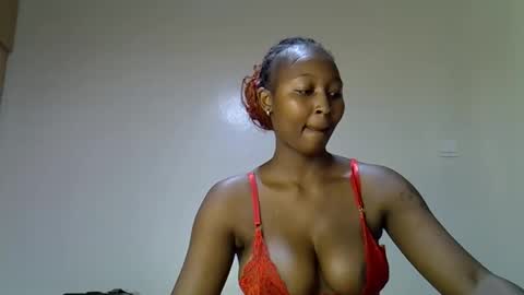 Snapshot of coco_babyy chatting on 11.26.25 bella online show from 11.26.25