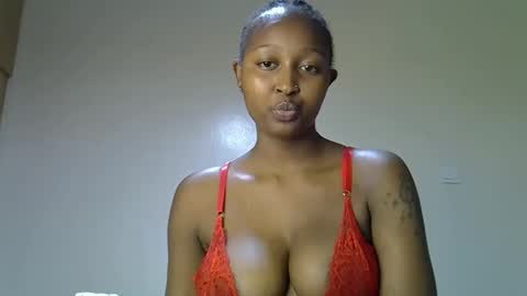 Snapshot of coco_babyy chatting on 11.26.25 bella online show from 11.26.25