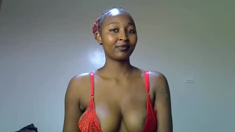 Snapshot of coco_babyy chatting on 12.04.25 bella online show from 12.04.25