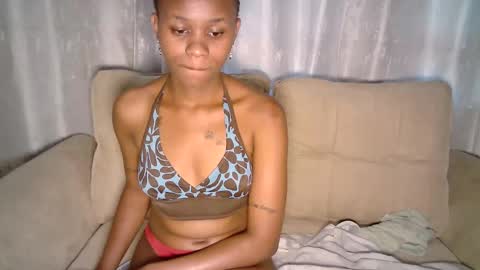 Snapshot of coco_gustavoh chatting on 10.26.25 africana couples online show from 10.26.25