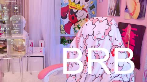 Snapshot of coconut_mia chatting on 12.08.24 Mia online show from 12.08.24