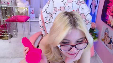 Snapshot of coconut_mia chatting on 12.13.24 Mia online show from 12.13.24