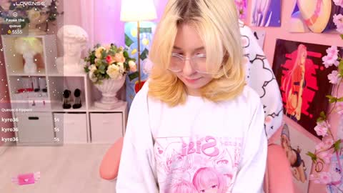 Snapshot of coconut_mia chatting on 01.18.25 Mia online show from 01.18.25