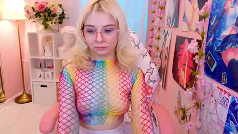 Snapshot of coconut_mia chatting on 03.11.25 Mia online show from 03.11.25